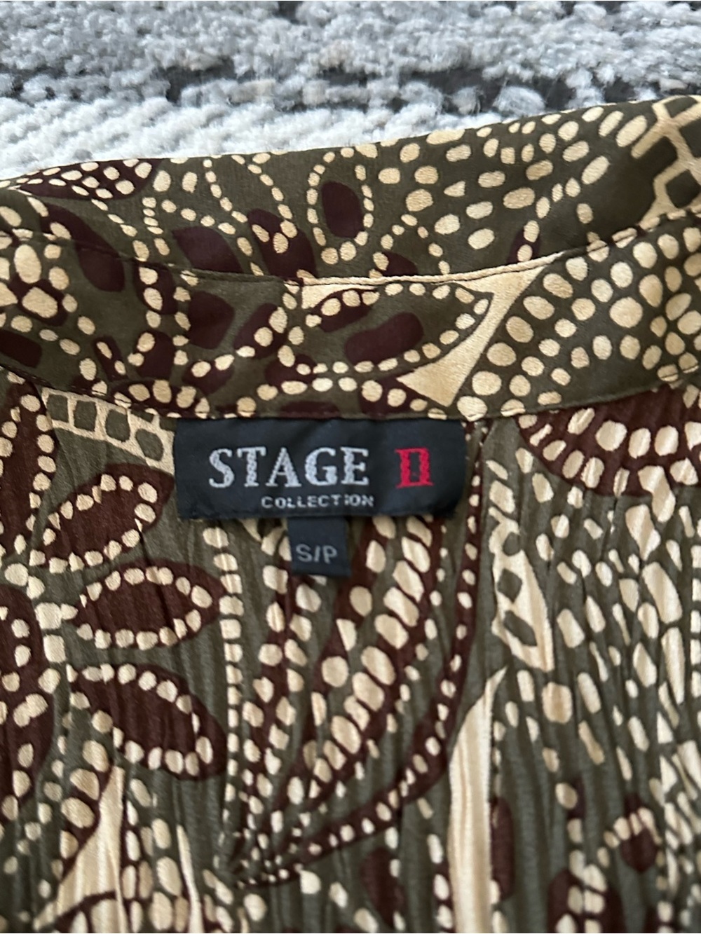 Retro pattern button up top - Picture 3 of 6